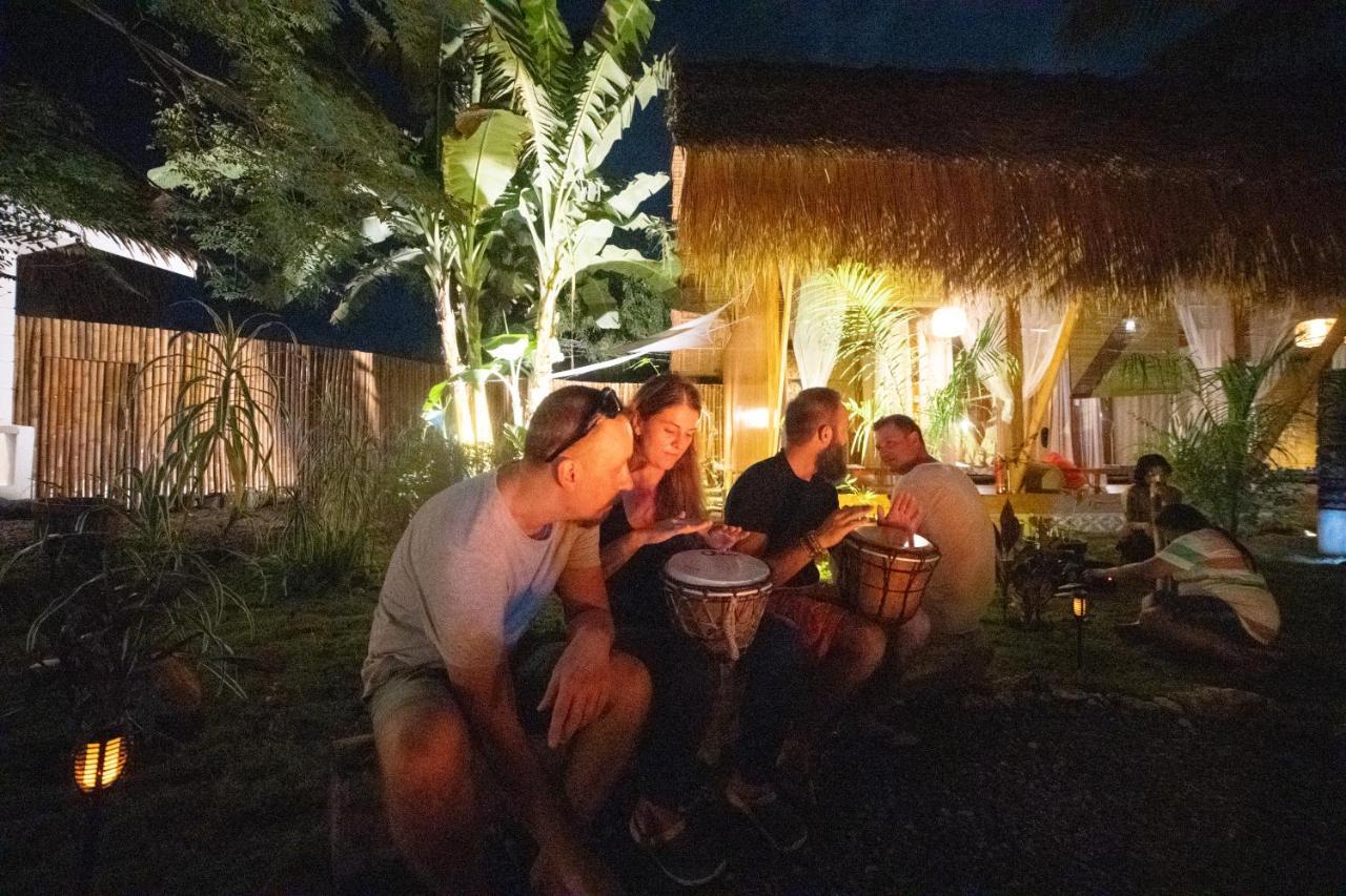 Nautilus Hostel & Hammocks パングラオ エクステリア 写真