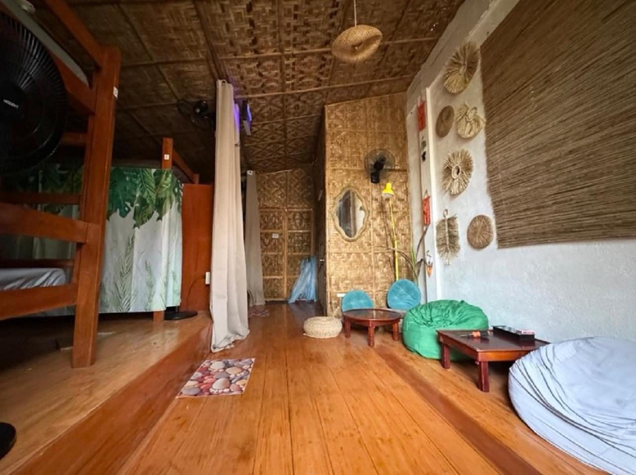 Nautilus Hostel & Hammocks パングラオ エクステリア 写真