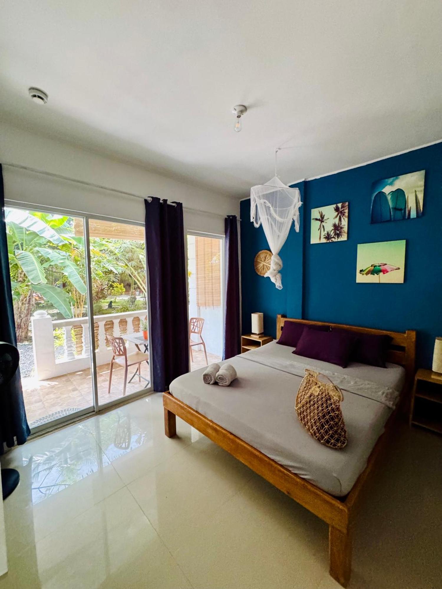 Nautilus Hostel & Hammocks パングラオ エクステリア 写真